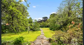3-Bedroom Blue Mountains Hideaway in Central Katoomba - Image 4