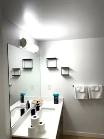 Spacious 1 Bedroom Rogers Place - Image 4