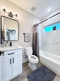 Downtown Delight: Your Home Away from Home - Image 5