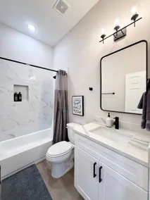 Downtown Delight: Your Home Away from Home - Image 4