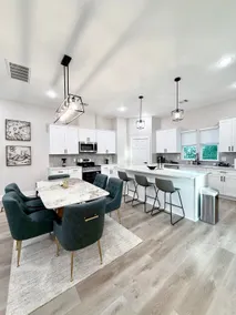 Downtown Delight: Your Home Away from Home - Image 2