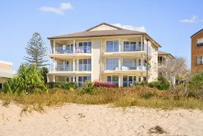 Ocean Whispers - Beach front apartment - Image 2