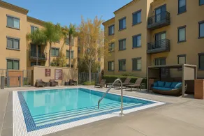 Serene 1BR | Pool+Gym | Free Parking | Central - Image 5