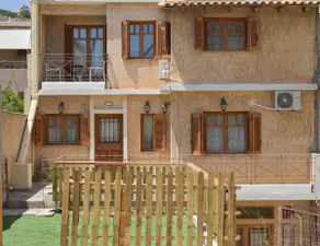 Quiet Wood-Style Maisonette - Image 2