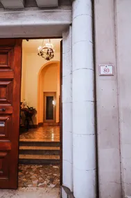 Apartment in the heart of downtown - Image 4