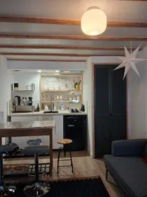 Independent accommodation in a house - Image 4