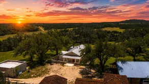 Peaceful 3-Bedroom Ranch Retreat Near Blanco - Image 2