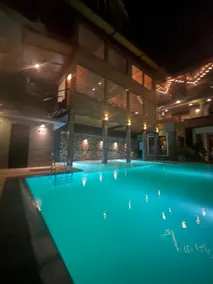 Airport waterfront chalet (Airport drop off) - Image 2