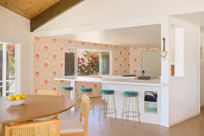Retro Lake Front Home | Stay On The Water - Image 4