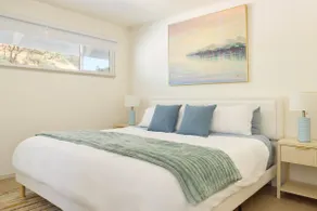 Retro Lake Front Home | Stay On The Water - Image 3