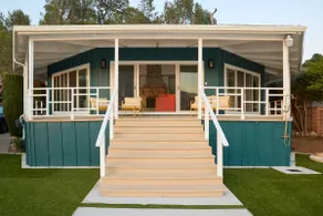 Retro Lake Front Home | Stay On The Water - Image 5