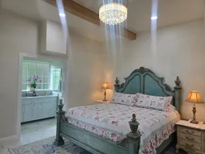 Luxury Downtown | 4 Rooms wTVs & 3 Bath | Balcony - Image 5