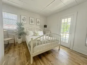 Botanical Studio Retreat in the Heart of Woodstock - Image 3