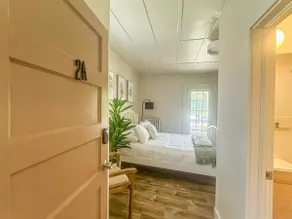 Botanical Studio Retreat in the Heart of Woodstock - Image 2