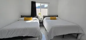 Sleeps 10, 5 Beds, 3 Bedrooms, 2 Bath FREE Laundry - Image 4