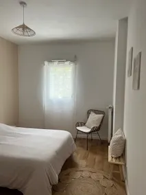 Cozy apartment with free parking - Image 5