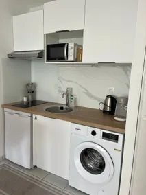 Cozy apartment with free parking - Image 4