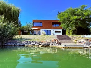 Lake house with private beach - Image 2