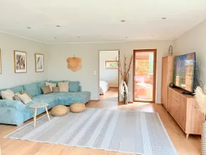 Lake house with private beach - Image 4