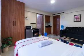 Stylish Mauve Studio with free WI-FI - Image 5