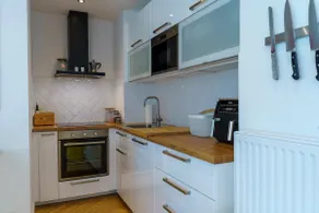 3 bedrooms, 3 private bathrooms, sauna & gym - Image 3