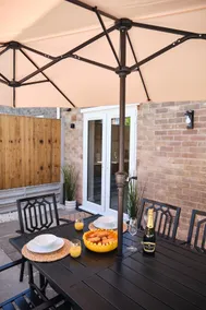 Stylish 4BR House w/ Parking | Sleeps 6 | Garden - Image 5