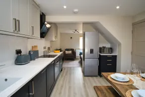 Stylish 4BR House w/ Parking | Sleeps 6 | Garden - Image 4