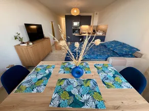 Air-conditioned Waterfront Accommodation ~ Renovated in 2025 - Image 3