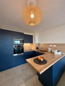 Air-conditioned Waterfront Accommodation ~ Renovated in 2025 - Image 4