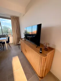 Air-conditioned Waterfront Accommodation ~ Renovated in 2025 - Image 2