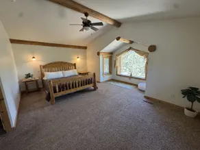 Large cabin with hot tub - Image 3