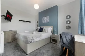 Quarrington Hill 4BR Free Parking by Stay With Us - Image 4