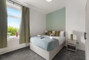Quarrington Hill 4BR Free Parking by Stay With Us - Image 3