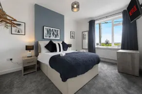 Quarrington Hill 4BR Free Parking by Stay With Us - Image 2