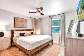 Charming 3BR Getaway 10 min to Beach - Image 3
