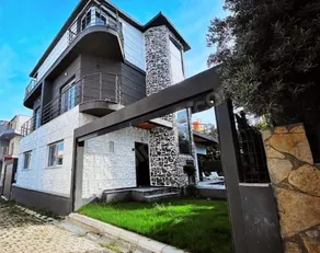 Triplex villa with pool in Kuşadası - Image 2