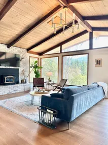 Mid-Century Home on Avenue of the Giants | Hot Tub - Image 2
