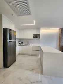 New Luxury Suite with Jacuzzi - Image 5