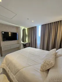New Luxury Suite with Jacuzzi - Image 3