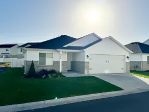 Private, One-Level Home, Walk-In Shower, Sleeps 7 - Image 2