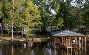 Beautiful Lakefront Hm Sleeps 14 - Image 4