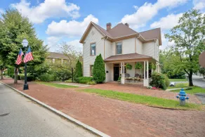 Grace House. Home on Main Street! - Image 2