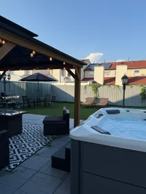 Relaxing Jacuzzi Retreat Near NYC and EWR airport - Image 2