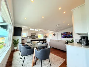 Panoramic Lakeview•Hot Tub•Air Hockey•Rain Shower - Image 2