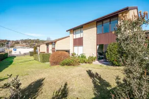 Kingston Stylish Villa-Cozy meets convenience - Image 5