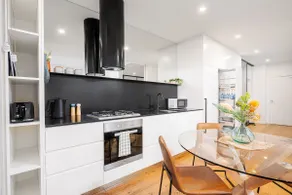 Elegant Stay in Central Location - Image 2