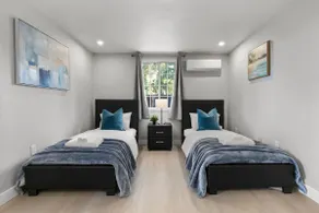 Jane's Home (KN) | Upgraded Home w HVAC+Parking - Image 3
