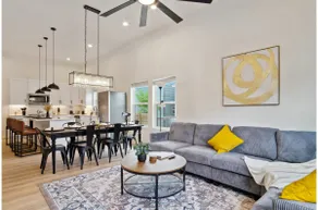 Enjoy 3BR/3BA City Lights and Skyline Views! - Image 4