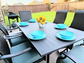 Luxury Retreat: 2 King beds, Shared Pool, Courts - Image 4