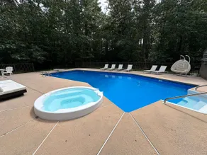 Nature oasis with Pool and Hotub - Image 5